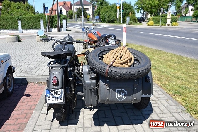 Zdjęcie w galerii na portalu naszraciborz.pl: Zabytkowe samochody i motocykle zjechały do Bieńkowic wiadomości z regionu