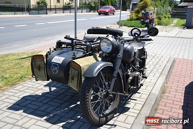 Zdjęcie w galerii na portalu naszraciborz.pl: Zabytkowe samochody i motocykle zjechały do Bieńkowic wiadomości z regionu