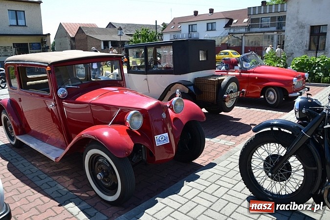 Zdjęcie w galerii na portalu naszraciborz.pl: Zabytkowe samochody i motocykle zjechały do Bieńkowic wiadomości z regionu