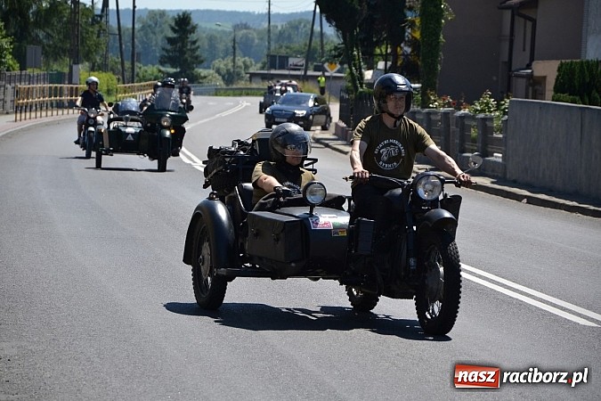 Zdjęcie w galerii na portalu naszraciborz.pl: Zabytkowe samochody i motocykle zjechały do Bieńkowic wiadomości z regionu