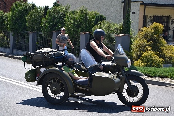 Zdjęcie w galerii na portalu naszraciborz.pl: Zabytkowe samochody i motocykle zjechały do Bieńkowic wiadomości z regionu
