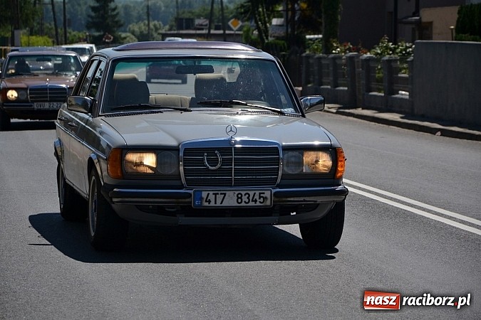 Zdjęcie w galerii na portalu naszraciborz.pl: Zabytkowe samochody i motocykle zjechały do Bieńkowic wiadomości z regionu