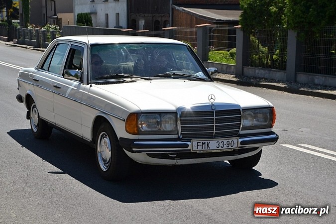 Zdjęcie w galerii na portalu naszraciborz.pl: Zabytkowe samochody i motocykle zjechały do Bieńkowic wiadomości z regionu