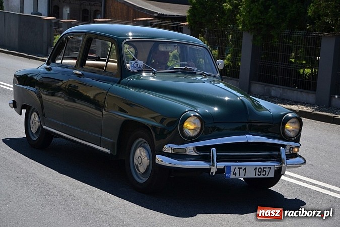 Zdjęcie w galerii na portalu naszraciborz.pl: Zabytkowe samochody i motocykle zjechały do Bieńkowic wiadomości z regionu