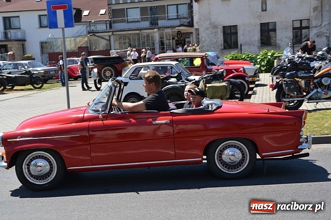 Zdjęcie w galerii na portalu naszraciborz.pl: Zabytkowe samochody i motocykle zjechały do Bieńkowic wiadomości z regionu