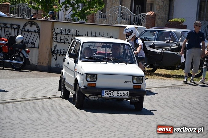 Zdjęcie w galerii na portalu naszraciborz.pl: Zabytkowe samochody i motocykle zjechały do Bieńkowic wiadomości z regionu