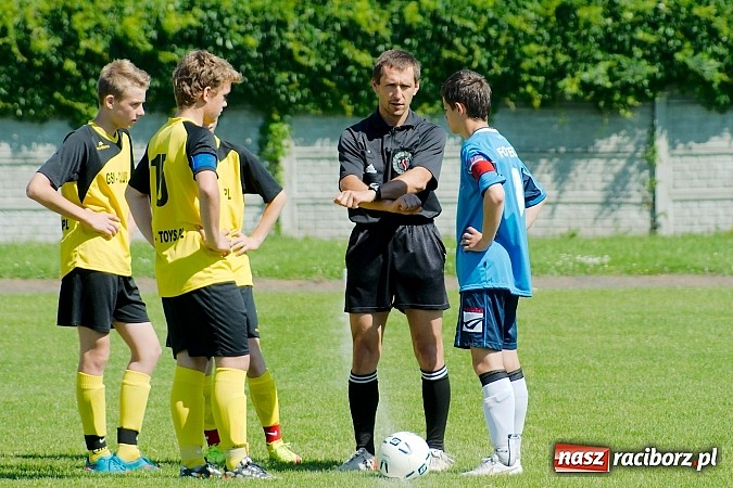 Zdjęcie w galerii na portalu naszraciborz.pl: Trampkarze Tworkowa bezlitośni dla Fortecy. Cztery trafienia Jakuba Klimaszki wiadomości z regionu