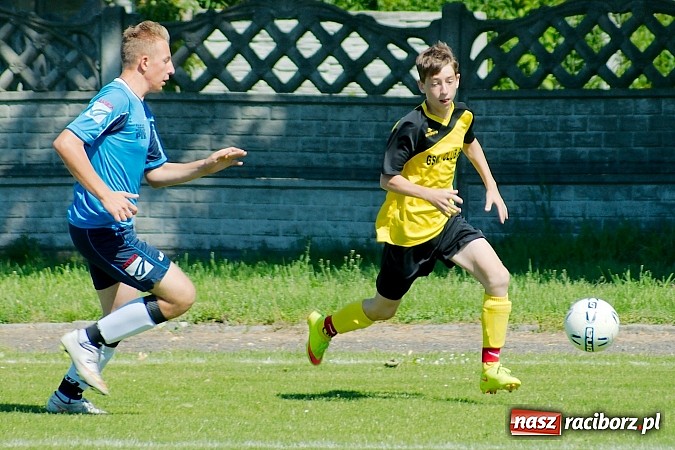 Zdjęcie w galerii na portalu naszraciborz.pl: Trampkarze Tworkowa bezlitośni dla Fortecy. Cztery trafienia Jakuba Klimaszki wiadomości z regionu