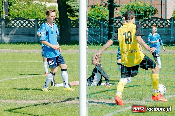 Zdjęcie w galerii na portalu naszraciborz.pl: Trampkarze Tworkowa bezlitośni dla Fortecy. Cztery trafienia Jakuba Klimaszki wiadomości z regionu