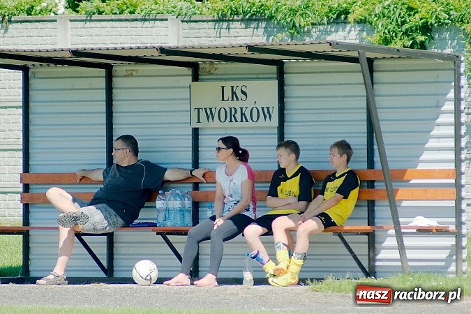 Zdjęcie w galerii na portalu naszraciborz.pl: Trampkarze Tworkowa bezlitośni dla Fortecy. Cztery trafienia Jakuba Klimaszki wiadomości z regionu