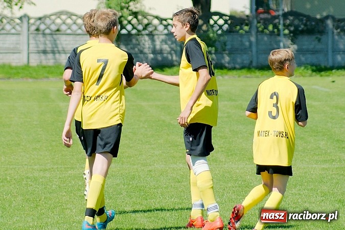 Zdjęcie w galerii na portalu naszraciborz.pl: Trampkarze Tworkowa bezlitośni dla Fortecy. Cztery trafienia Jakuba Klimaszki wiadomości z regionu