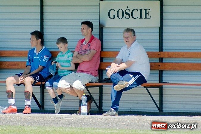 Zdjęcie w galerii na portalu naszraciborz.pl: Trampkarze Tworkowa bezlitośni dla Fortecy. Cztery trafienia Jakuba Klimaszki wiadomości z regionu