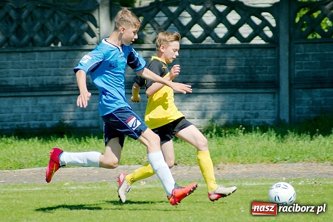 Zdjęcie w galerii na portalu naszraciborz.pl: Trampkarze Tworkowa bezlitośni dla Fortecy. Cztery trafienia Jakuba Klimaszki wiadomości z regionu