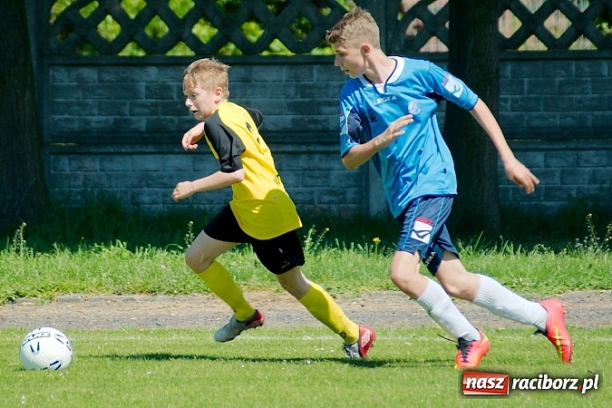 Zdjęcie w galerii na portalu naszraciborz.pl: Trampkarze Tworkowa bezlitośni dla Fortecy. Cztery trafienia Jakuba Klimaszki wiadomości z regionu