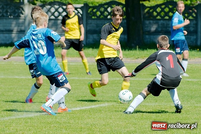 Zdjęcie w galerii na portalu naszraciborz.pl: Trampkarze Tworkowa bezlitośni dla Fortecy. Cztery trafienia Jakuba Klimaszki wiadomości z regionu