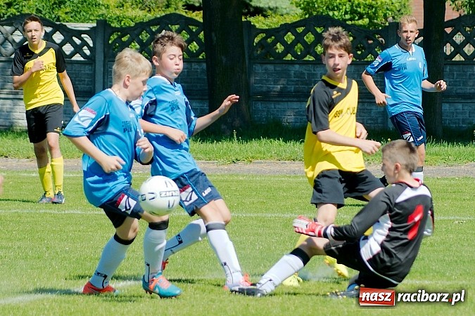 Zdjęcie w galerii na portalu naszraciborz.pl: Trampkarze Tworkowa bezlitośni dla Fortecy. Cztery trafienia Jakuba Klimaszki wiadomości z regionu