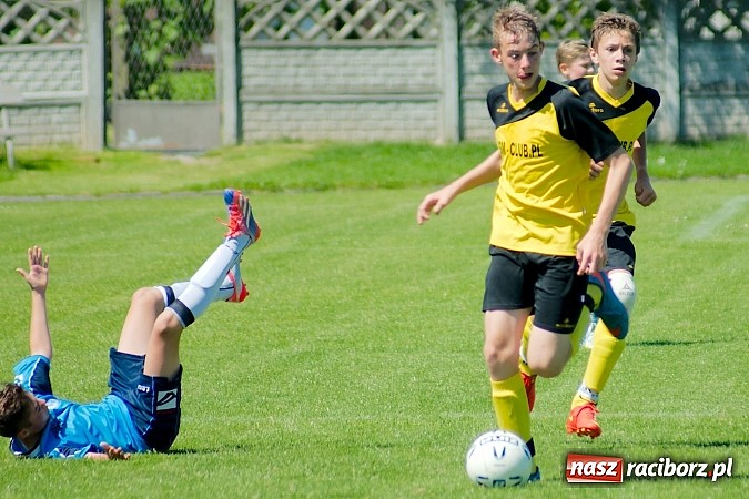 Zdjęcie w galerii na portalu naszraciborz.pl: Trampkarze Tworkowa bezlitośni dla Fortecy. Cztery trafienia Jakuba Klimaszki wiadomości z regionu