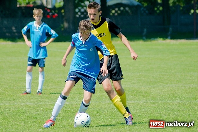 Zdjęcie w galerii na portalu naszraciborz.pl: Trampkarze Tworkowa bezlitośni dla Fortecy. Cztery trafienia Jakuba Klimaszki wiadomości z regionu