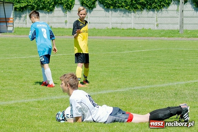 Zdjęcie w galerii na portalu naszraciborz.pl: Trampkarze Tworkowa bezlitośni dla Fortecy. Cztery trafienia Jakuba Klimaszki wiadomości z regionu