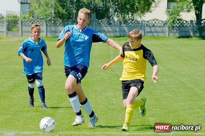 Zdjęcie w galerii na portalu naszraciborz.pl: Trampkarze Tworkowa bezlitośni dla Fortecy. Cztery trafienia Jakuba Klimaszki wiadomości z regionu