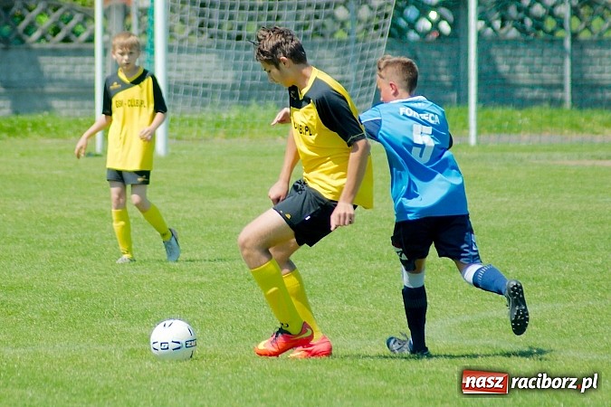 Zdjęcie w galerii na portalu naszraciborz.pl: Trampkarze Tworkowa bezlitośni dla Fortecy. Cztery trafienia Jakuba Klimaszki wiadomości z regionu