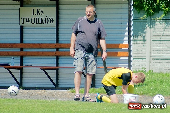 Zdjęcie w galerii na portalu naszraciborz.pl: Trampkarze Tworkowa bezlitośni dla Fortecy. Cztery trafienia Jakuba Klimaszki wiadomości z regionu