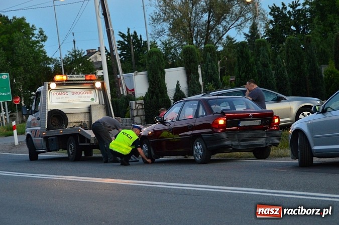 Zdjęcie w galerii na portalu naszraciborz.pl: Stłuczka opla i audi w Krzyżanowicach wiadomości z regionu