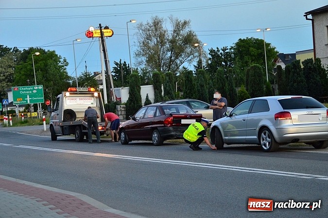 Zdjęcie w galerii na portalu naszraciborz.pl: Stłuczka opla i audi w Krzyżanowicach wiadomości z regionu