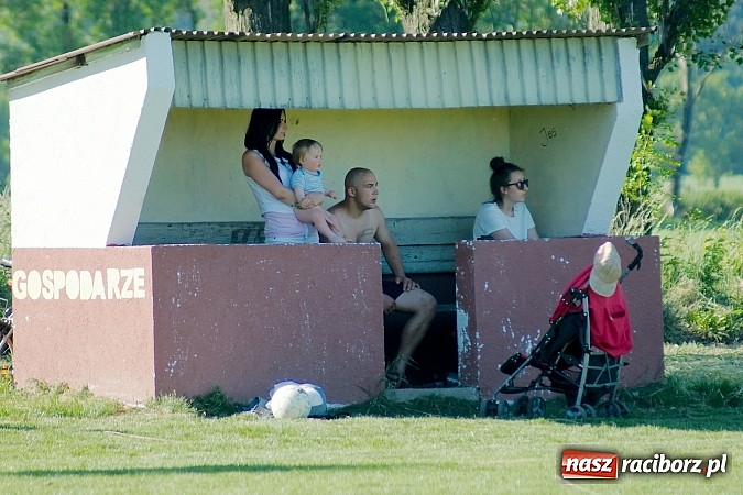 Zdjęcie w galerii na portalu naszraciborz.pl: Wojnowice z kompletem punktów. Nieudana pogoń Wichru wiadomości z regionu