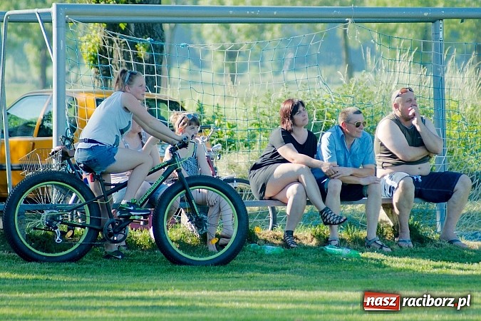 Zdjęcie w galerii na portalu naszraciborz.pl: Wojnowice z kompletem punktów. Nieudana pogoń Wichru wiadomości z regionu