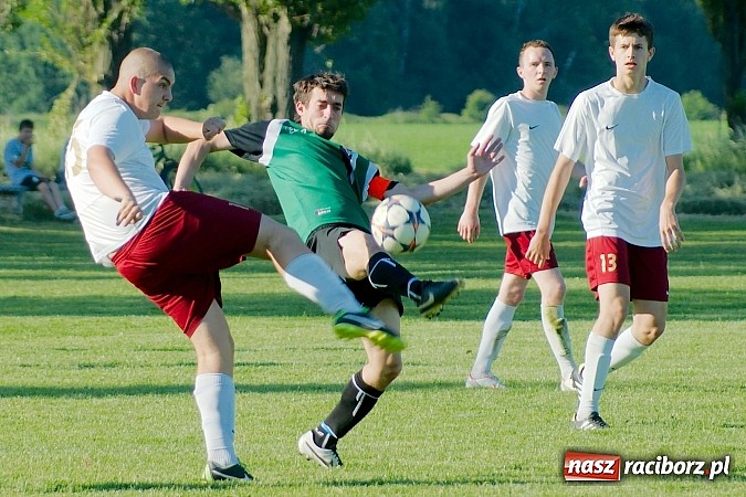 Zdjęcie w galerii na portalu naszraciborz.pl: Wojnowice z kompletem punktów. Nieudana pogoń Wichru wiadomości z regionu