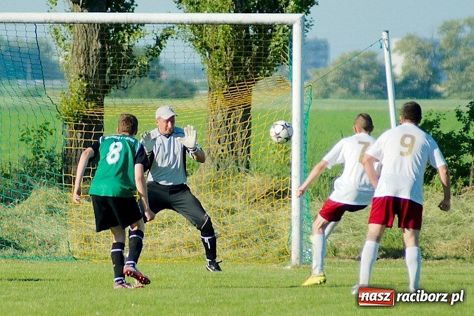 Zdjęcie w galerii na portalu naszraciborz.pl: Wojnowice z kompletem punktów. Nieudana pogoń Wichru wiadomości z regionu