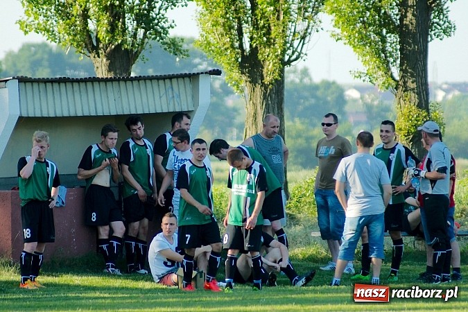 Zdjęcie w galerii na portalu naszraciborz.pl: Wojnowice z kompletem punktów. Nieudana pogoń Wichru wiadomości z regionu