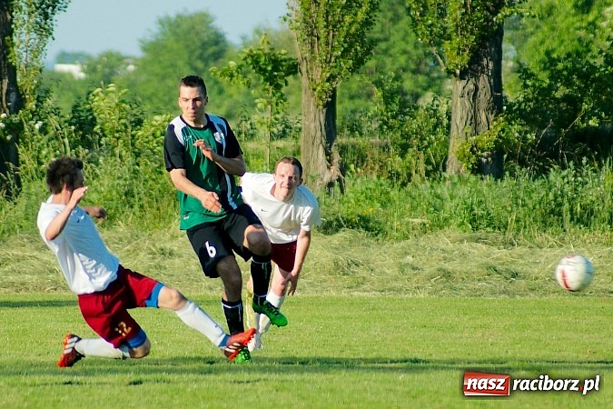 Zdjęcie w galerii na portalu naszraciborz.pl: Wojnowice z kompletem punktów. Nieudana pogoń Wichru wiadomości z regionu