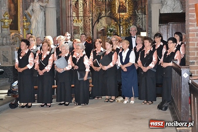 Zdjęcie w galerii na portalu naszraciborz.pl: 150 lat od śmierci patrona, 70 lat istnienia. Rudzki chór im. Juliusza Rogera obchodził kamienny jubileusz!  wiadomości z regionu