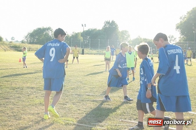 Zdjęcie w galerii na portalu naszraciborz.pl: Wojnowiccy schlagballiści zwycięzcami na festynie z okazji 110-lecia OSP Cyprzan&oacute;w wiadomości z regionu