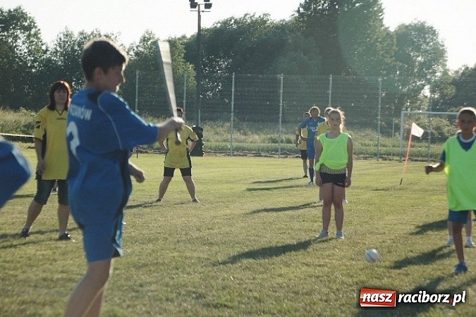 Zdjęcie w galerii na portalu naszraciborz.pl: Wojnowiccy schlagballiści zwycięzcami na festynie z okazji 110-lecia OSP Cyprzan&oacute;w wiadomości z regionu