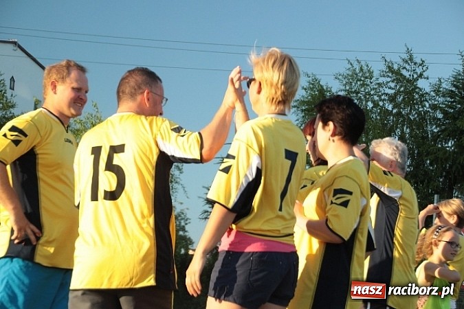 Zdjęcie w galerii na portalu naszraciborz.pl: Wojnowiccy schlagballiści zwycięzcami na festynie z okazji 110-lecia OSP Cyprzan&oacute;w wiadomości z regionu