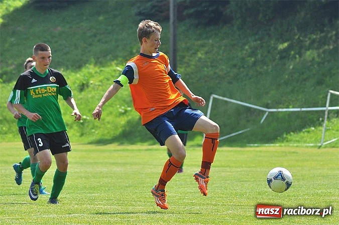 Zdjęcie w galerii na portalu naszraciborz.pl: Pewna wygrana juniorów Gamowa wiadomości z regionu