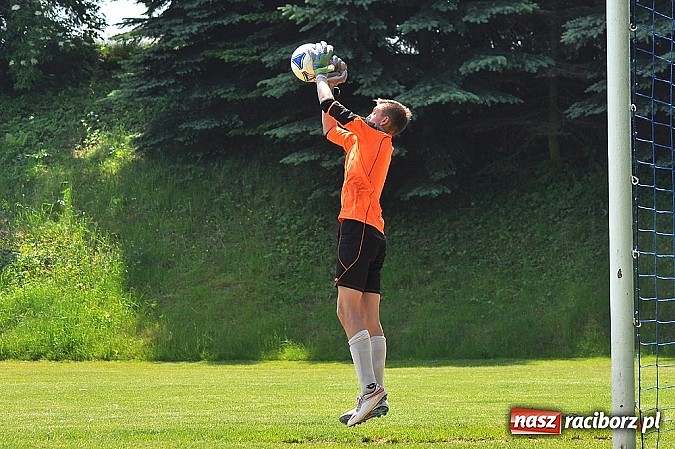 Zdjęcie w galerii na portalu naszraciborz.pl: Pewna wygrana juniorów Gamowa wiadomości z regionu