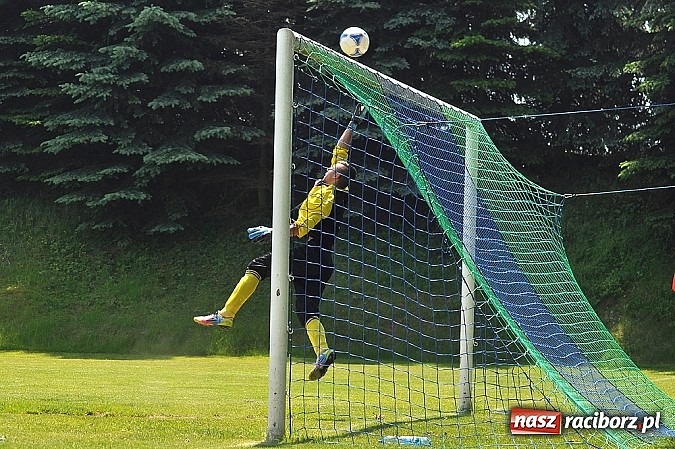 Zdjęcie w galerii na portalu naszraciborz.pl: Pewna wygrana juniorów Gamowa wiadomości z regionu