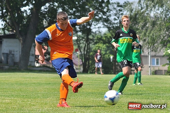 Zdjęcie w galerii na portalu naszraciborz.pl: Pewna wygrana juniorów Gamowa wiadomości z regionu