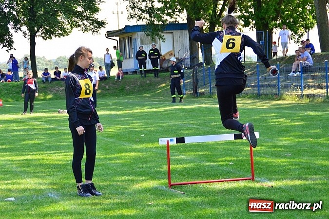 Zdjęcie w galerii na portalu naszraciborz.pl: OSP Borucin zwycięzcą zawodów wśród mężczyzn. Pietraszyn triumfuje wśród drużyn kobiecych i młodzieżówek wiadomości z regionu