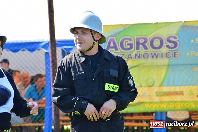 Zdjęcie w galerii na portalu naszraciborz.pl: OSP Borucin zwycięzcą zawodów wśród mężczyzn. Pietraszyn triumfuje wśród drużyn kobiecych i młodzieżówek wiadomości z regionu