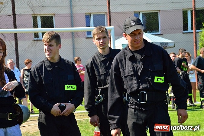 Zdjęcie w galerii na portalu naszraciborz.pl: OSP Borucin zwycięzcą zawodów wśród mężczyzn. Pietraszyn triumfuje wśród drużyn kobiecych i młodzieżówek wiadomości z regionu
