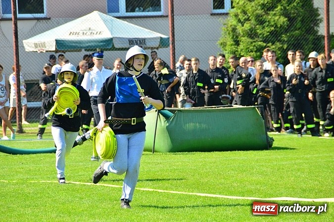 Zdjęcie w galerii na portalu naszraciborz.pl: OSP Borucin zwycięzcą zawodów wśród mężczyzn. Pietraszyn triumfuje wśród drużyn kobiecych i młodzieżówek wiadomości z regionu