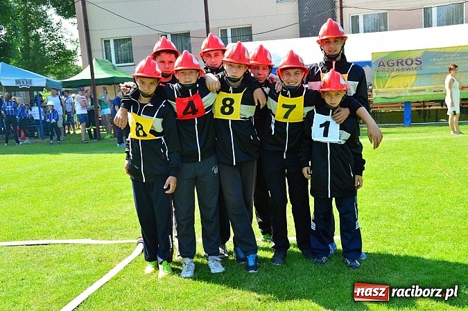 Zdjęcie w galerii na portalu naszraciborz.pl: OSP Borucin zwycięzcą zawodów wśród mężczyzn. Pietraszyn triumfuje wśród drużyn kobiecych i młodzieżówek wiadomości z regionu