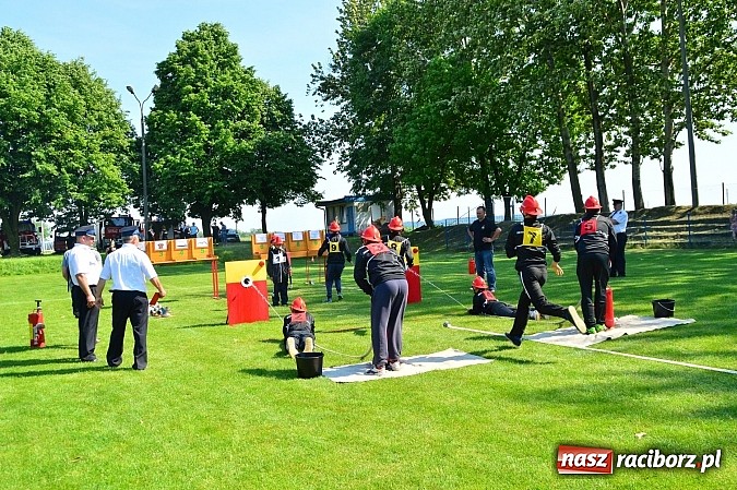 Zdjęcie w galerii na portalu naszraciborz.pl: OSP Borucin zwycięzcą zawodów wśród mężczyzn. Pietraszyn triumfuje wśród drużyn kobiecych i młodzieżówek wiadomości z regionu