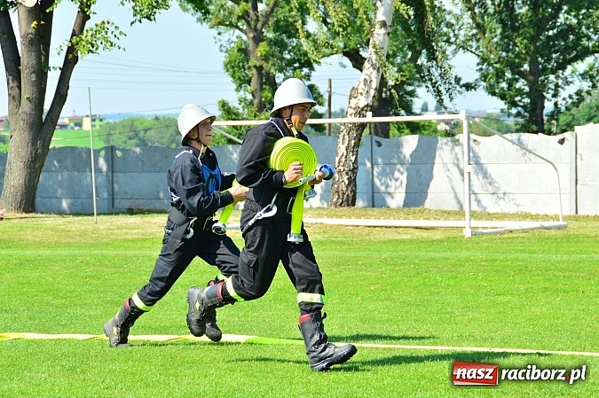 Zdjęcie w galerii na portalu naszraciborz.pl: OSP Borucin zwycięzcą zawodów wśród mężczyzn. Pietraszyn triumfuje wśród drużyn kobiecych i młodzieżówek wiadomości z regionu