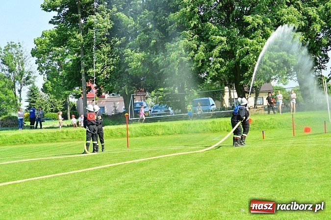 Zdjęcie w galerii na portalu naszraciborz.pl: OSP Borucin zwycięzcą zawodów wśród mężczyzn. Pietraszyn triumfuje wśród drużyn kobiecych i młodzieżówek wiadomości z regionu
